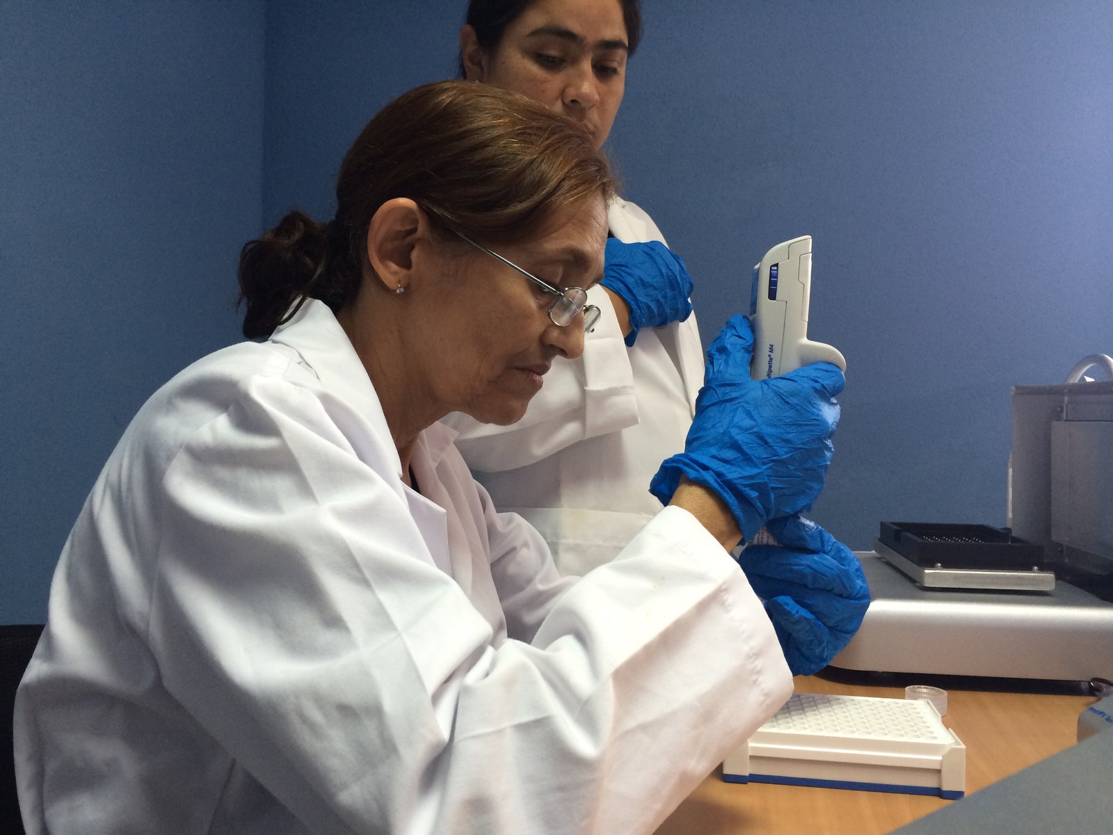 A trainer in Guatemala teaches a lab technician how to run the careHPV(TM) test as part of PATH's Scale-Up Project to reduce cervical cancer incidence in Central America through expanded screening using human papillomavirus testing. PATH/Rose Slavkovsky.