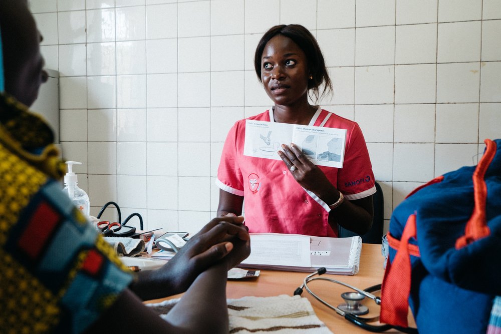 A health care worker at the Dominique Health Center in Pikine, Senegal provides family planning support and counselling to patients. Photo: PATH/ Gabe Bienczycki.