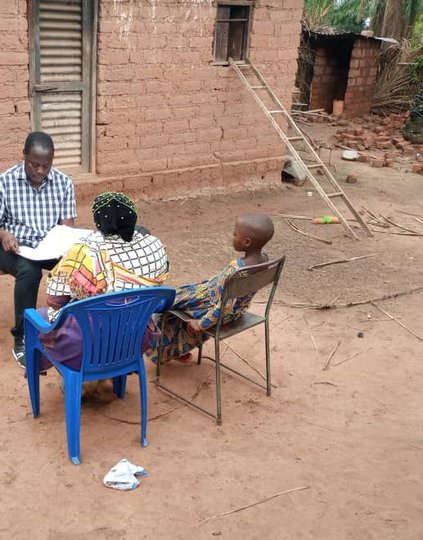 PATH's Gerald Robi interviews a caregiver for a person living with diabetes as part of the landscaping exercise.