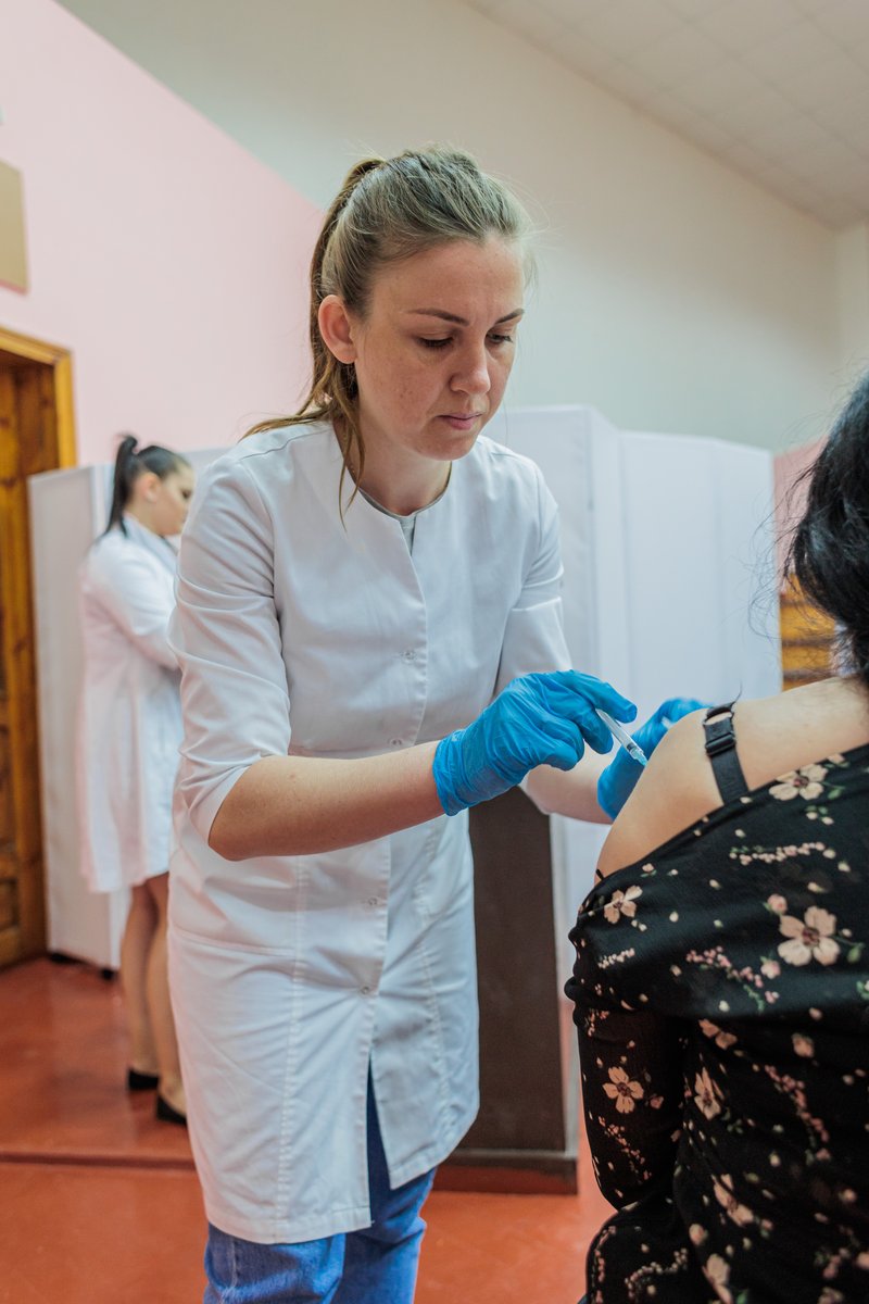 In July 2022, PATH organized field visits to IDP shelters and dormitories by multidisciplinary teams offering offered various vaccinations: COVID-19, polio, measles, mumps, rubella, tetanus, and hepatitis B, among others.