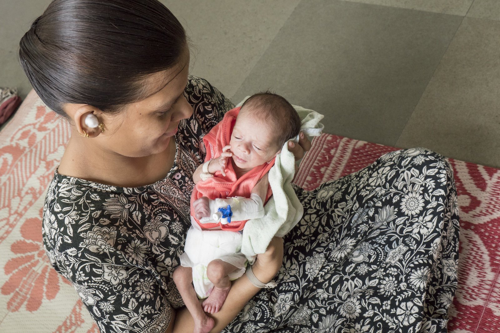 Providing breastfeeding support to new mothers