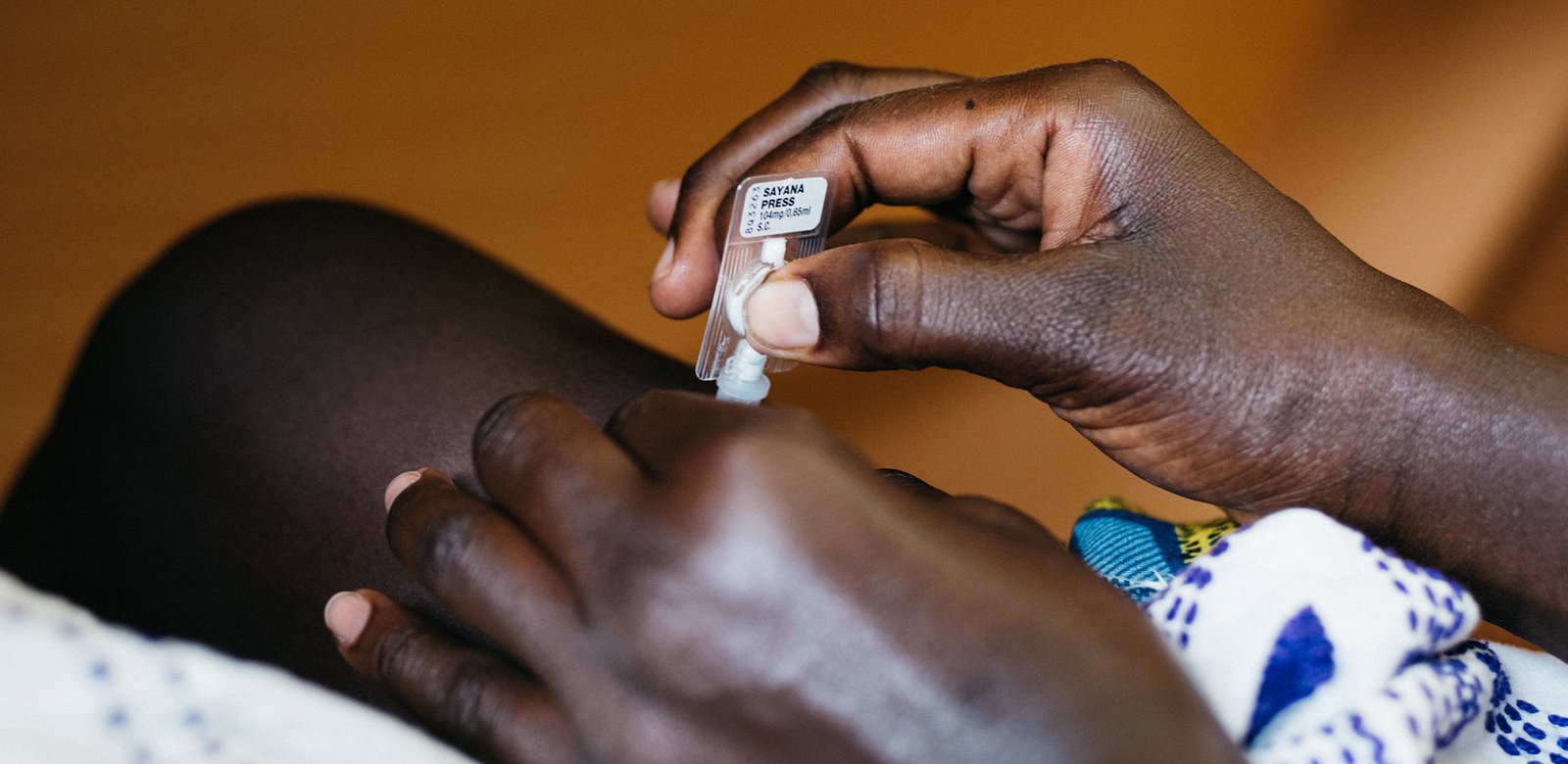A woman self-injects the contraceptive, subcutaneous DMPA (DMPA-SC). PATH/Gabe Bienczycki