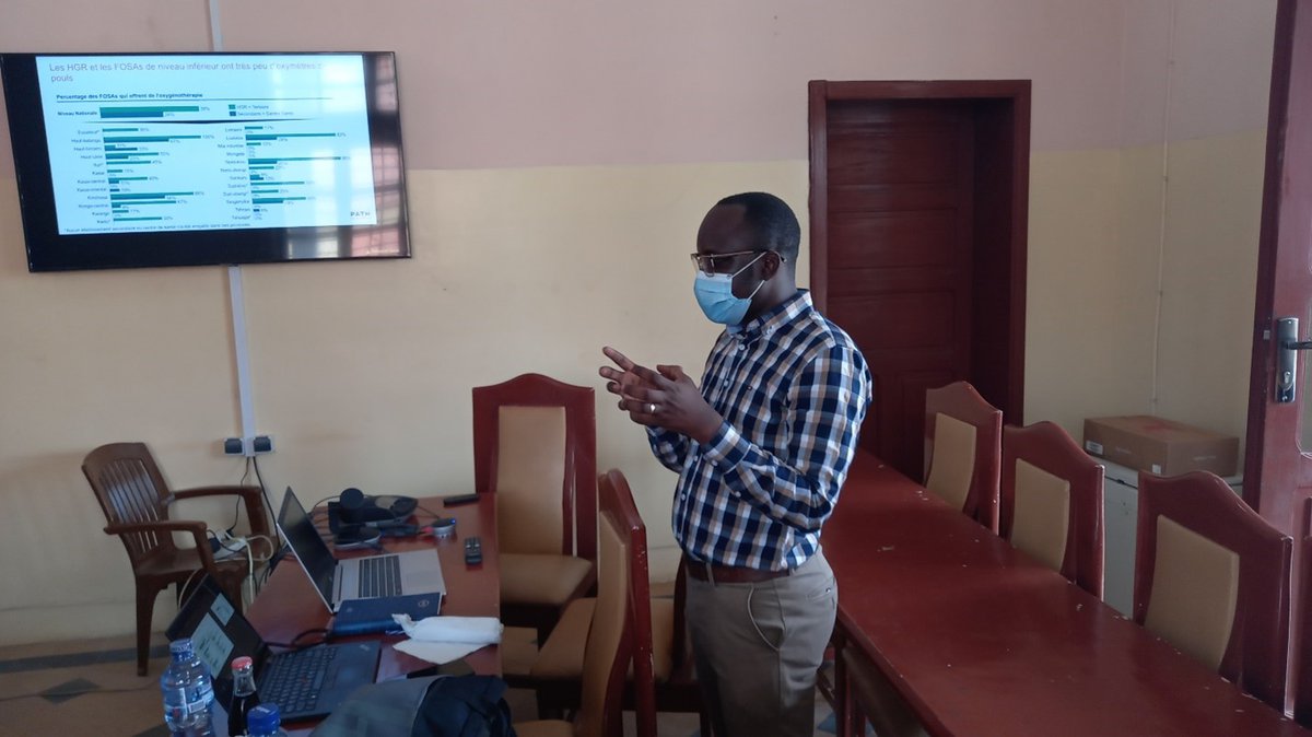 Marc Bosonkie presenting on the results of the biomedical equipment survey at the Kongo Central Provincial Health Division in the Democratic Republic of the Congo. Photo: PATH/Marc Bosonkie.