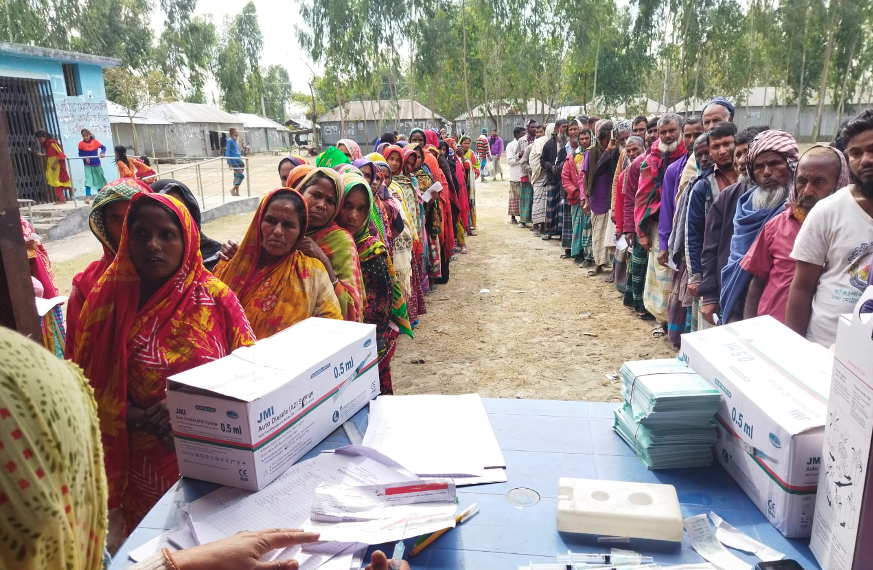 People line up to receive COVID-19 vaccinations during a two-day campaign in Kurigram, Bangladesh, on December 29, 2021. Photo: Bangladesh EPI/Dr. Borhan Siddiqui.