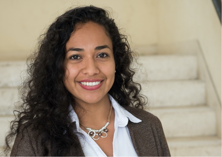 Vanesa Castillo, a professional midwife and PATH regional coordinator, leads clinical breast exam trainings and implementation of the digital breast cancer patient tracking system in Peru. Photo: PATH/Daniel San Martin.